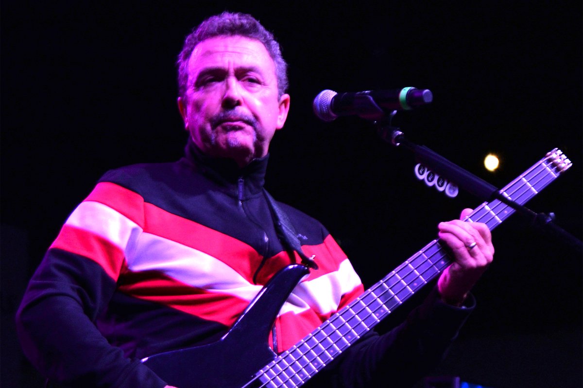 Esta tarde se dio a conocer el fallecimiento de Tony Lewis <a href="/TonyLewisMusic/">Tony Lewis from The Outfield</a> vocalista y bajista de The Outfield, a los 62 años de edad.

El mayor éxito de The Outfield fue el tema "Your Love".

Descanse en paz.