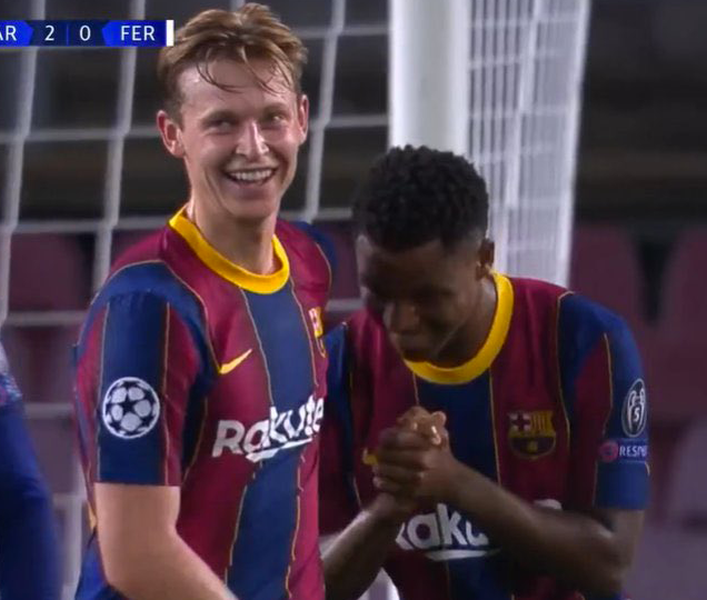 ActuFoot_'s tweet photo. La belle image du jour, c'est Ansu Fati qui remercie Frenkie De Jong pour son offrande avant son but. 🥰 https://t.co/61ckJ4O1pP