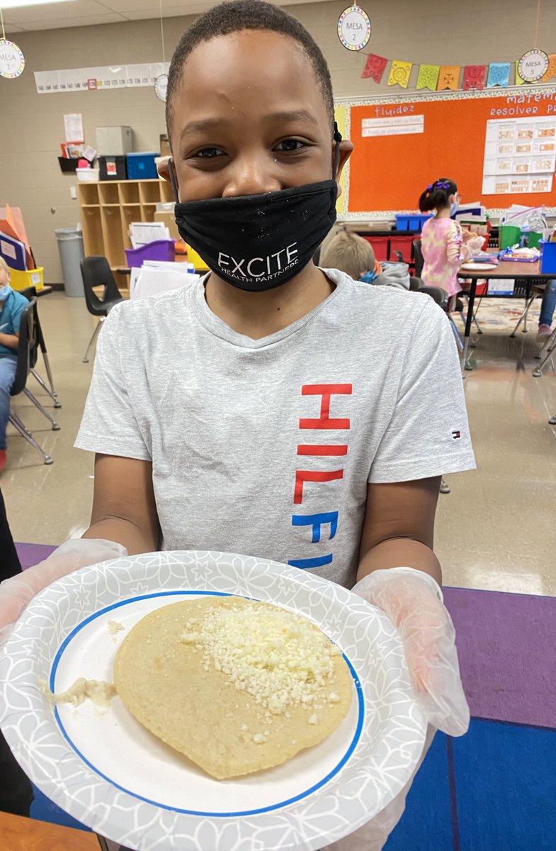 MaestraCallieG's tweet photo. We made tortillas today in 2nd grade #Spanish #duallanguage to observe states, changes, and properties of matter! @MabletonES @gadoeworldlang #ultimatelearningexperience https://t.co/0s1JF5h7IO