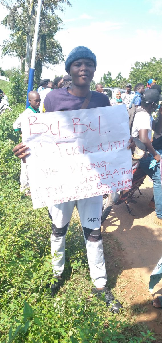 maars_fkk's tweet photo. We were out today. Let it be known that we too were attacked by thugs in government uniforms today in Nasarawa state. I would have posted videos but they deleted dem #NasarawaProtest #EndBadGoveranceInNigeria https://t.co/xX6BgxAzP6