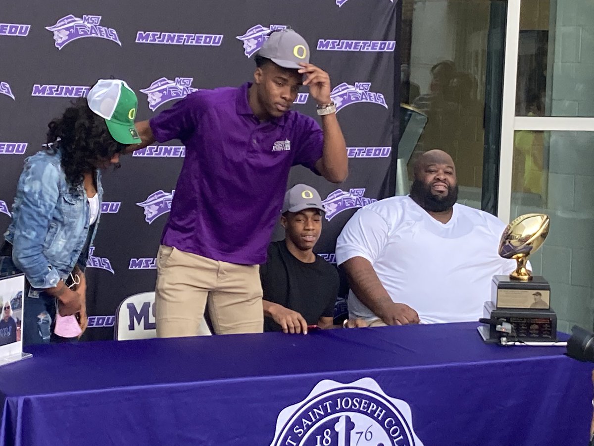 Dont’e Thornton’s commitment to Oregon marks another big moment in Baltimore football history. He becomes the second player in less than a month to commit.

READ: bit.ly/3m6wXcB