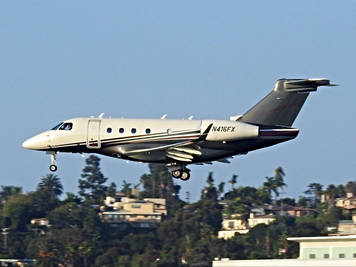 N416FX Embraer EMB 545 Legacy 450 operating as Flexjet LXJ416 landing KSAN runway 27 on 19 October 2020. #avgeek #planespotting https://t.co/LXeN13wDPD