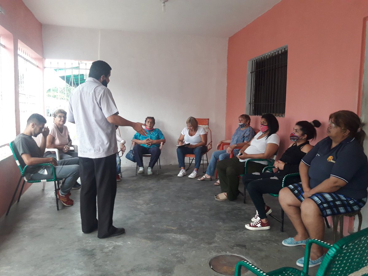 Parroquia Santa Rosa presente. Microencuentro en Los Taladros. CEM Valmore Rodríguez Valencia llevando el msj de nuestras legítimas autoridades <a href="/hramosallup/">Henry Ramos Allup</a> y <a href="/prospericarlos/">Carlos M. Prosperi</a> de la NO participación para el 6d y preparándonos para la consulta popular. <a href="/CFranmi/">Franmi Hernandez calvo</a> y <a href="/mdominguezAD/">Mariela Domínguez de Rojas</a>