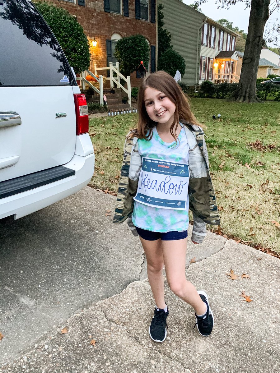 Meadow and I walked our mile for the #RisingNYRR Invitational tonight 👟🥇 She was so proud to wear her personalized bib 🥰 @leidunn_vb @Thalia_Ele #FamiliesLovePE