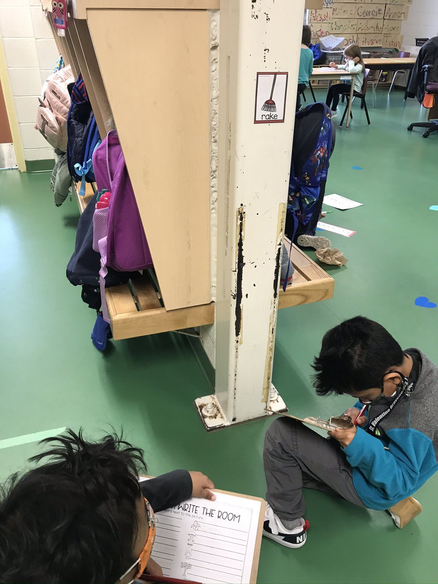 FDK101Valentine's tweet photo. Write the room Fall fun. 🌽 🍂 🐿 #Literacy #FallWords @ValentineDPCDSB https://t.co/XlIU8cpOti