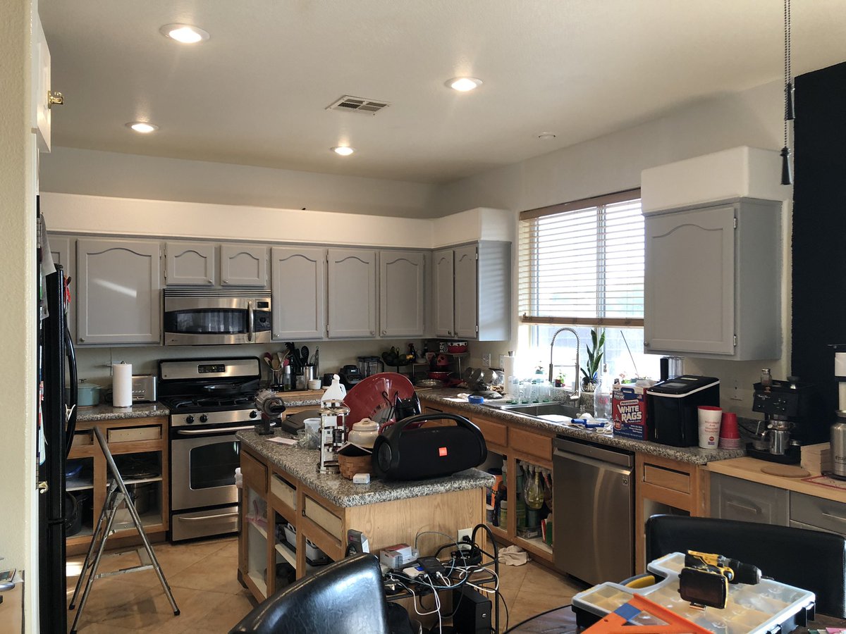 LILBLUEBOXox's tweet photo. Doors are up and lowers have been taken off the frames. Here we go again.
#diy #kitchenremodel #behr #gliddenpaint https://t.co/8XeGzCxqFT