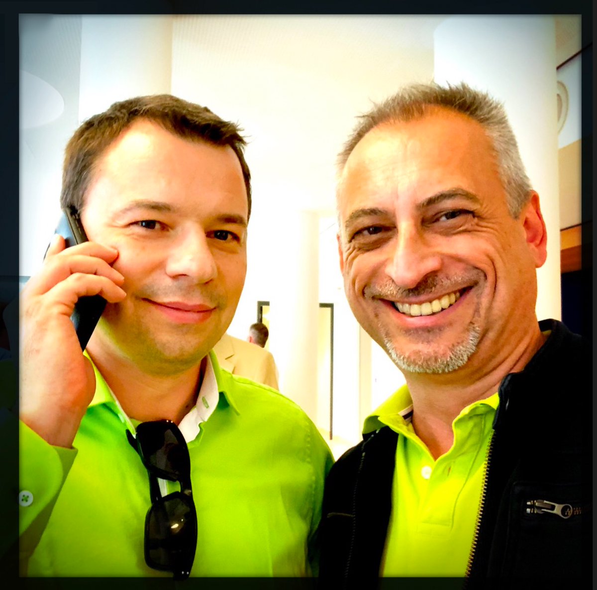 MSpiessl's tweet image. HALLO EHI ! 
Wer die berühmte knallgrüne Wand der @syngenio direkt am Eingang vermisst ... wir sind auch in 2020 wieder da!! Und wir haben @PaywithCharlie mitgebracht ... Unsere virtuelle Stand findet ihr im Zoom-Link hier stream7.hut-gmbh.net/syngenio

#ehikarte #ehipayment #ehibig3