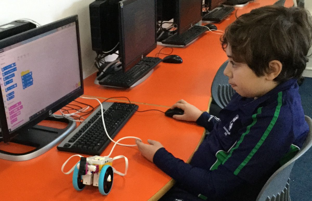 TechnologyDHS's tweet image. #CodingAndRoboticsClub have been testing out some of their coding on their #LEGO #SpikePrime #robots today! #WeLoveCoding #Robotics #LunchtimeClub