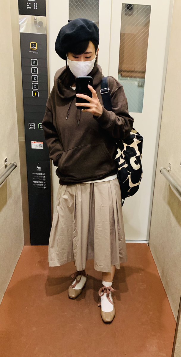 nappi20462484's tweet image. 今日のお洋服たち。これでお出かけ。
#uniqlou  スウェットプルパーカー
#uniqlou クルーT
#anotheredition スカート
#marimekko リュック
#tsuru by marikooikawa バレエシューズ
ファッション備忘録。撮影はお出かけついでにエレベーター✨✨