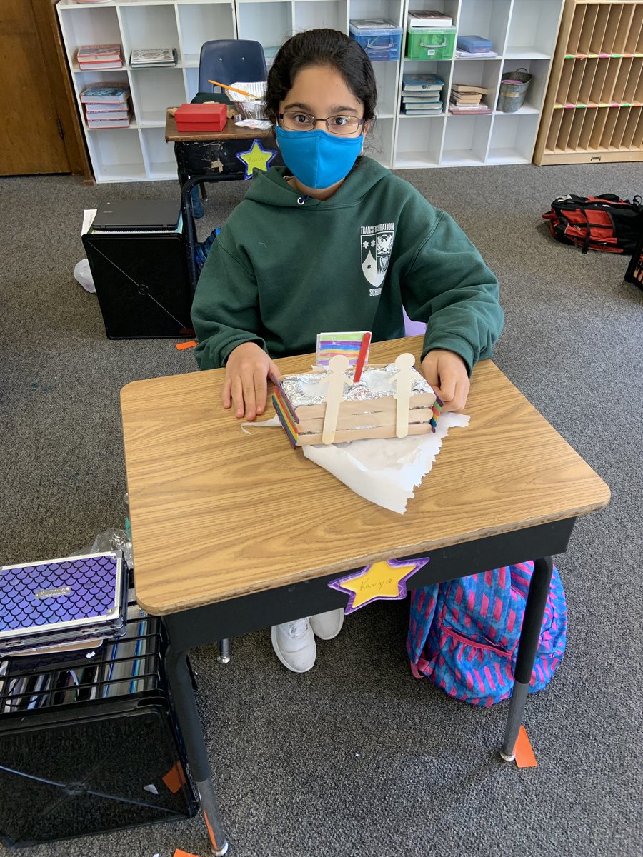 TransfigCS10591's tweet photo. 6th graders are building boats to experiment with buoyancy. @ArchNY_Schools #STEM #BeTransformedatTransfig #6thgradescience #CatholicSchools https://t.co/Rcva1SvIJ5