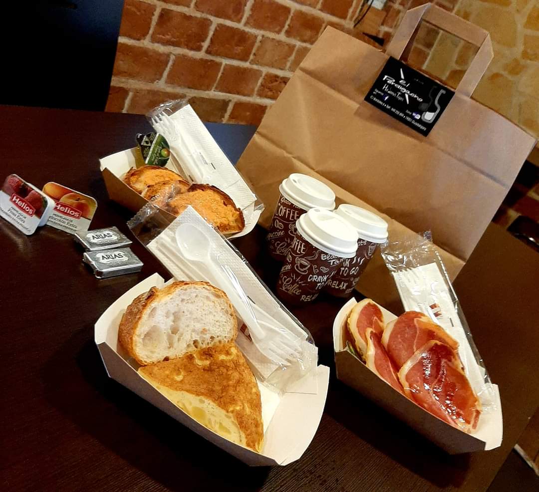 zamper741's tweet photo. #elperdigacho Desayunos para llevar, ya puedes llevarte tu desayuno Perdigachero al trabajo, a casa, donde prefieras... https://t.co/sUIgSIPe60