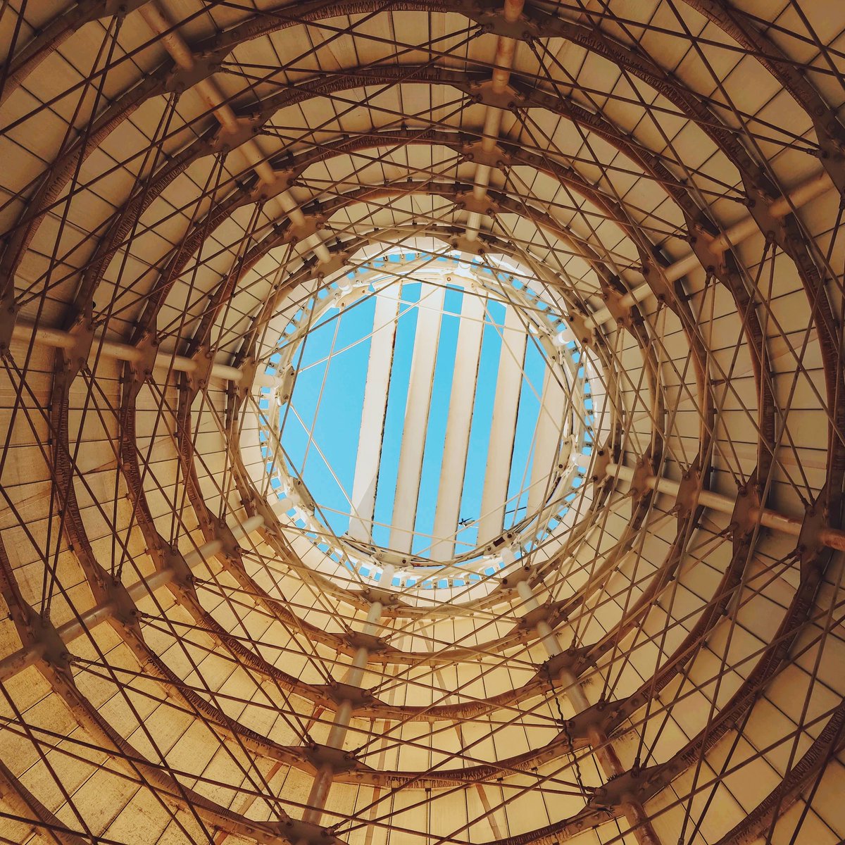 La Isla de la Cartuja, en #Sevilla, es un espacio cultural y vanguardista dedicado al ocio, el espectáculo y el arte.

Si visitas la ciudad en busca de una propuesta cultural, este es tu sitio!

#Azzhoteles #Azz #HotelesParaVolver #Cartuja