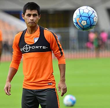 Watch #BlueTigers 🐯 midfield maestro <a href="/eugeneson10/">Eugeneson Lyngdoh</a> LIVE 🔴 on AIFF TV tomorrow as he joins us for a candid Q&amp;A session on the #IndianFootball Instagram handle 📱

🗓️ Nov 5 (Thursday)
🕕 6 PM

#BackTheBlue 💙 #IndianFootballForwardTogether 💪 #AskEugene 💬