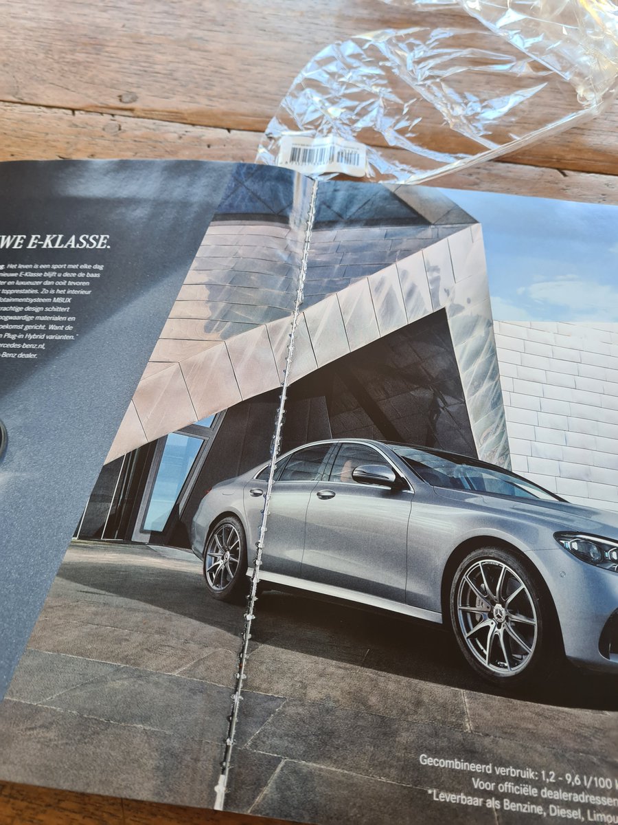 IvovanSummeren's tweet photo. Koop je de @Quotenet is hij niet goed gedrukt pagina los in magazine. Service is er dan helaas niet bij van @Yamilahoekstra das toch jammer voor zo'n mooi blad elk jaar weer. Toch? @PaulvRiessen https://t.co/h528M1tmmU