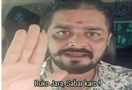 AGhoRi_Says's tweet image. #KarwaChauth 
Moon who is hiding behind the cloud to the #nibbis who haven&apos;t had anything since sunrise be like: