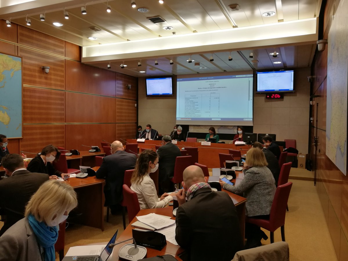 AN_DevDur's tweet photo. 🚞🚢La commission #DevDurAN a poursuivi ce matin l'examen des crédits de la mission Écologie, avec le budget des affaires maritimes (@SoPanonacle rapporteure) et celui des transports terrestres et fluviaux (@DamienPichereau rapporteur) : https://t.co/AJLNskiYgI
#DirectAN https://t.co/K9Wr5zvwXN