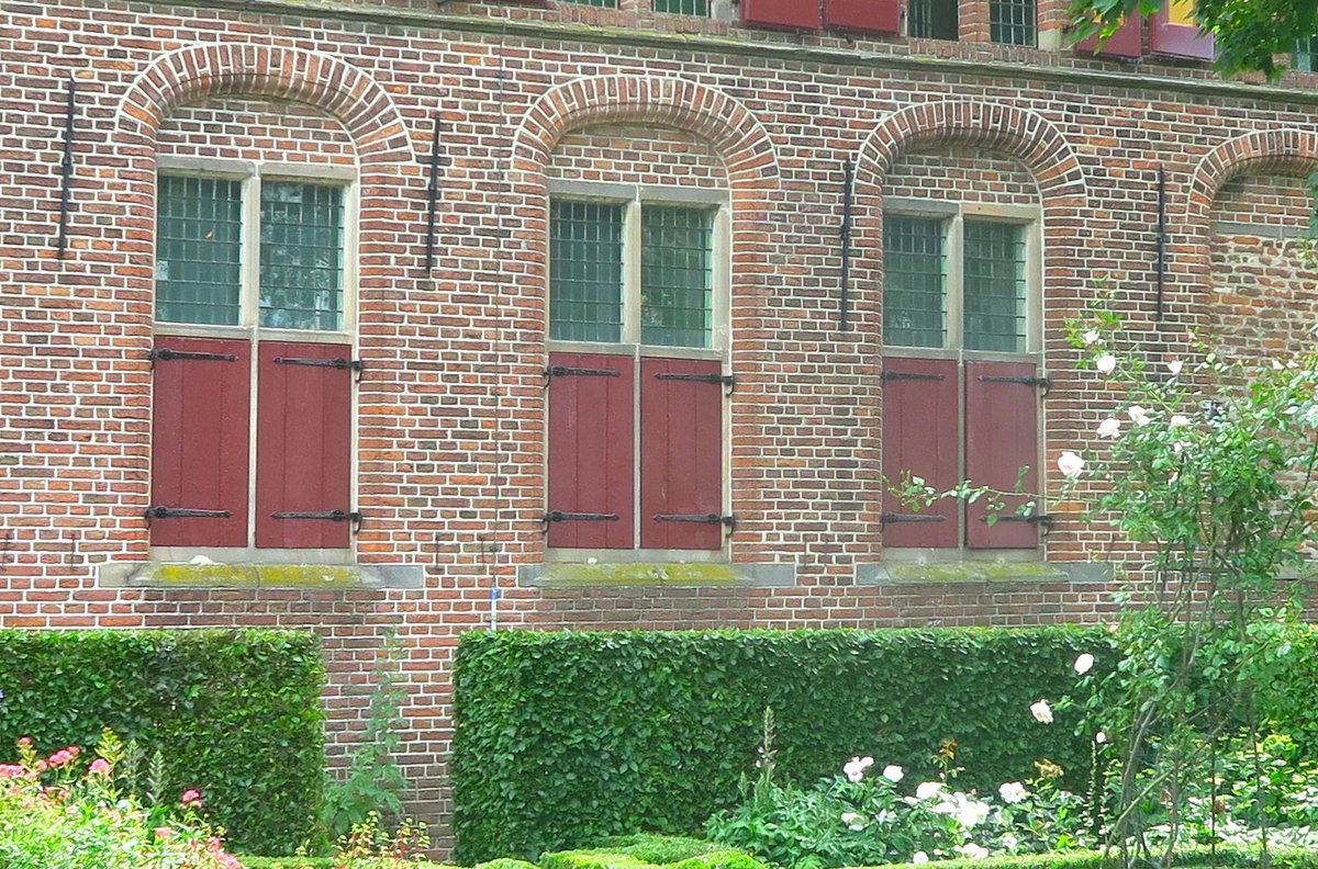 Momenteel zijn wij, net als alle musea, gesloten. Vanaf 20 november staat onze deur weer open en ben je van harte welkom op vrijdag t/m zondag van 12.00 uur tot 17.00 uur. Vooraf reserveren via: weeshuismuseum.nl/open Wees voorzichtig en hopelijk tot gauw in goede gezondheid!