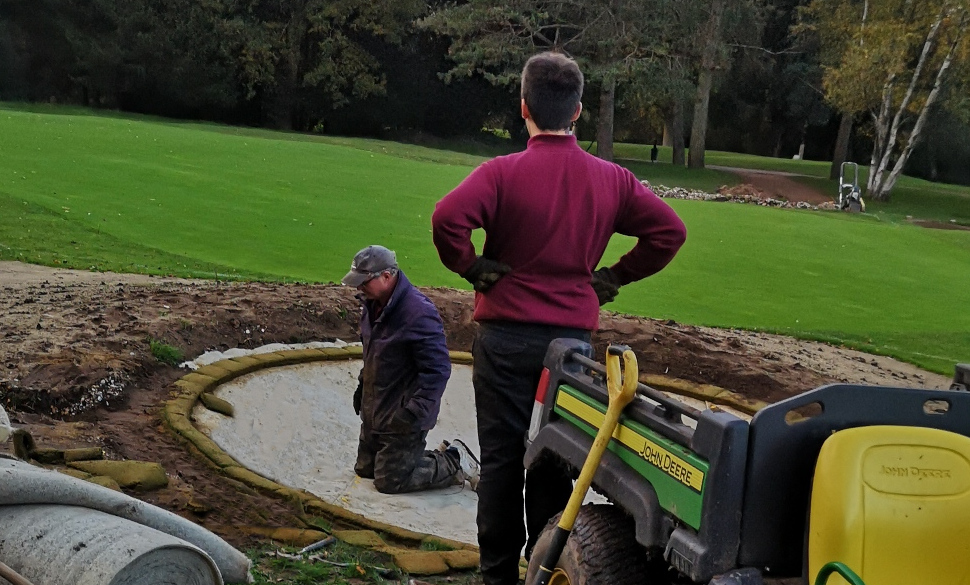 DuraBunker's tweet photo. It's all hands on deck @DyrhamPark remodelling tired bunkers, building new ones, installing liner & building synthetic bunker edges #allinadayswork @DuraBunker @BunkerMat_com #design #bunkerrenovation #giveyourbunkerstheedge https://t.co/VzaIEF9X4V