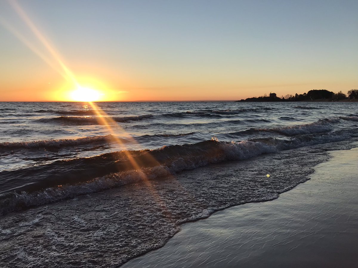 Sunrise six hundred and something. We’re not there yet. I want you to pamper yourself today. Black coffee drinker? Upgrade to a latte. Small latte drinker? Get a large. Large latte drinker? Get a second with pastries to go. &ndash; bei  Picnic Rocks Park