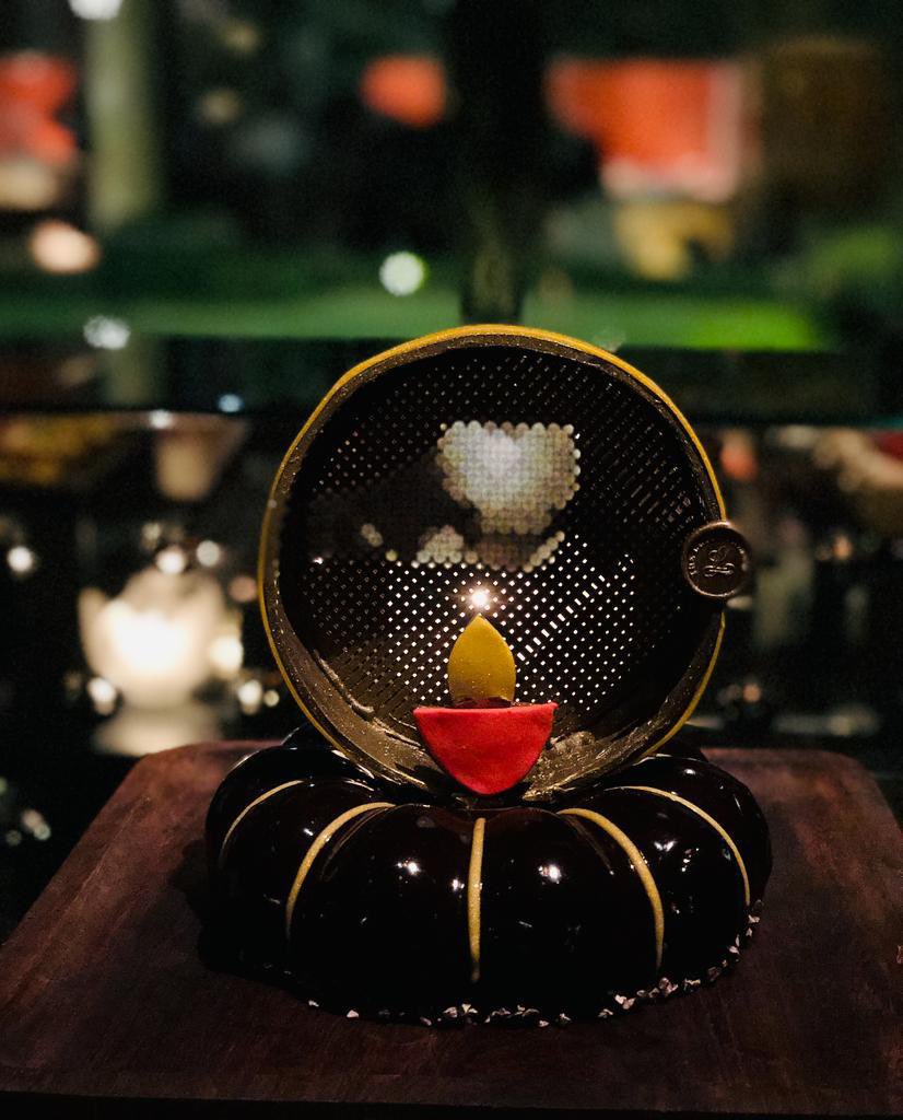 sherrypadda's tweet photo. Hear me out ladies can’t miss this day relishing the creations from our maverick culinary team
Celebrate with your beloved at The Leela Palace New Delhi https://t.co/QxZDMzHJsH