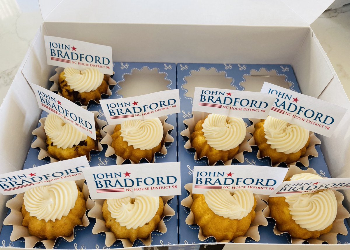JohnRayBradford's tweet photo. Little signs of a great campaign watch party! #CampaignBundting https://t.co/mScBiVPUW3