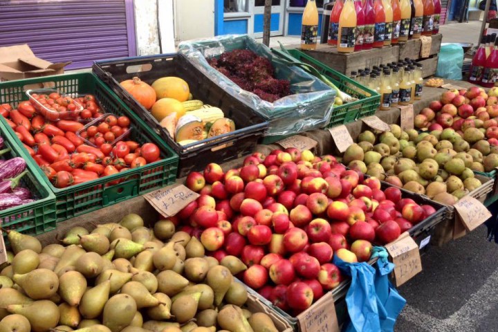 Londonfarmers's tweet image. All of our #farmersmarkets will continue to open across the capital, providing fresh produce for Londoners. 

We are open; shop quickly, create space for others!

lfm.org.uk/news/open-usua…