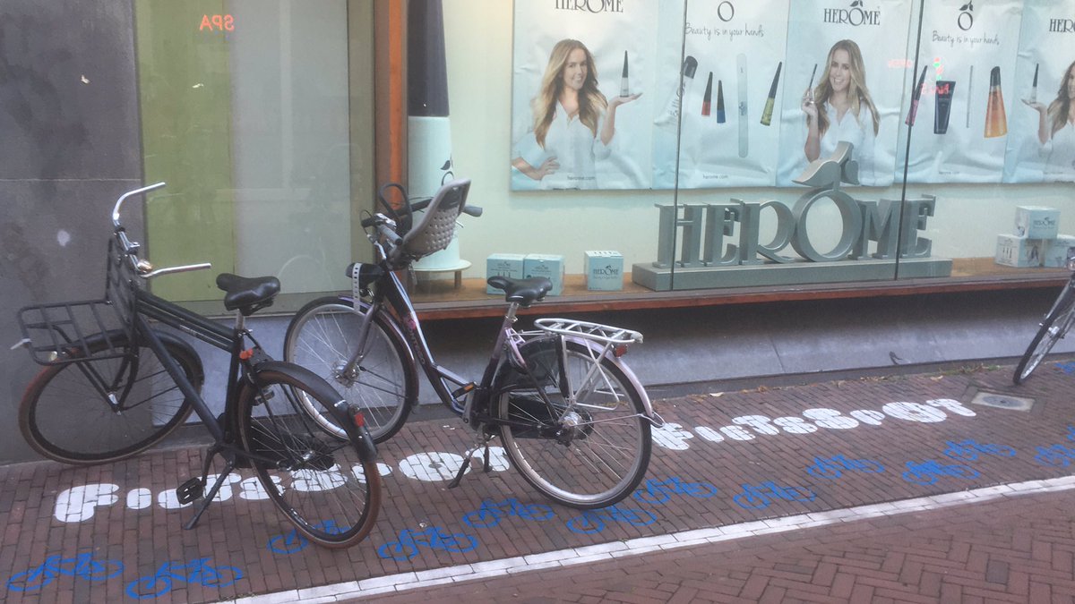peejtr's tweet photo. Mooie plekjes voor onze fietsen in Den Bosch https://t.co/cy7ak5R97t