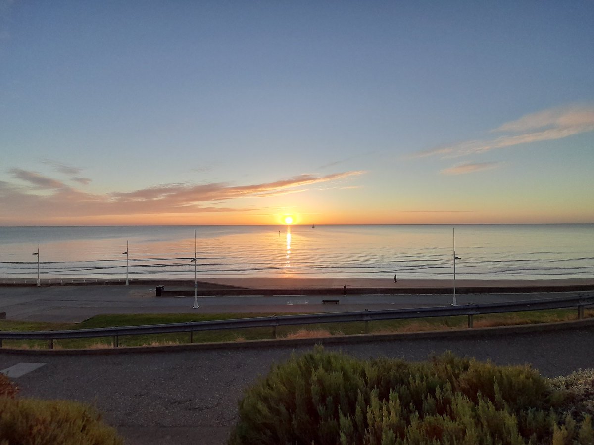 BridOnline's tweet photo. Out for a run this morning, not a bad little sunrise.... 😍😍 #bridlington #yorkshire #coast #sunrise https://t.co/m2UILDGBsy