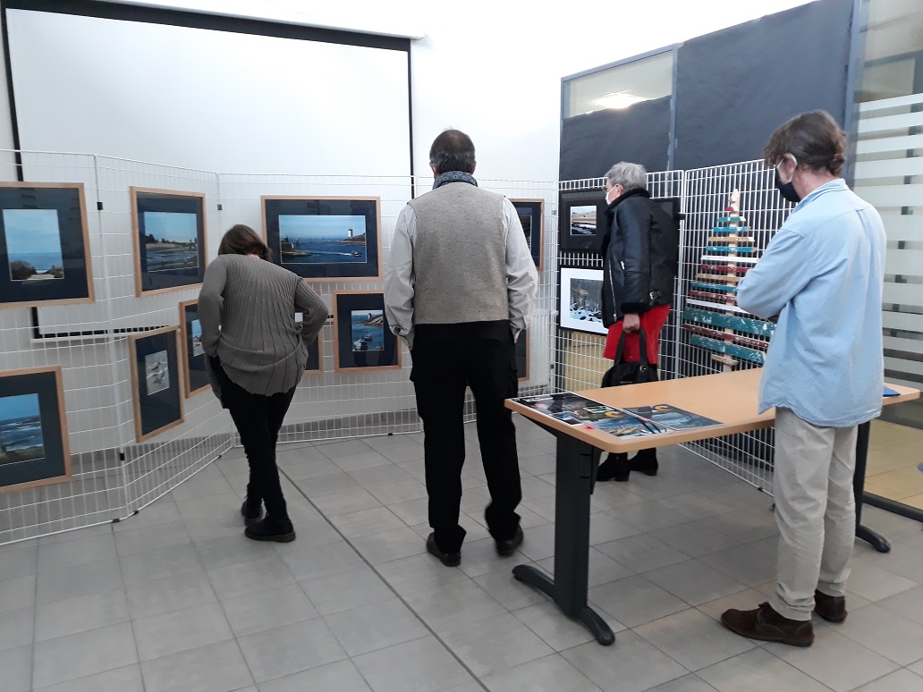 Martinemigli's tweet image. L&apos;art de réussir... #PôleEmploi de #Gaillac, 3 artistes exposent leurs créations. Il est essentiel d&apos;identifier et de valoriser les potentiels et permettre à chacun de Réussir... réussir son parcours d&apos;évolution professionnelle ... réussir à être soi ! Merci aux 3 artistes.