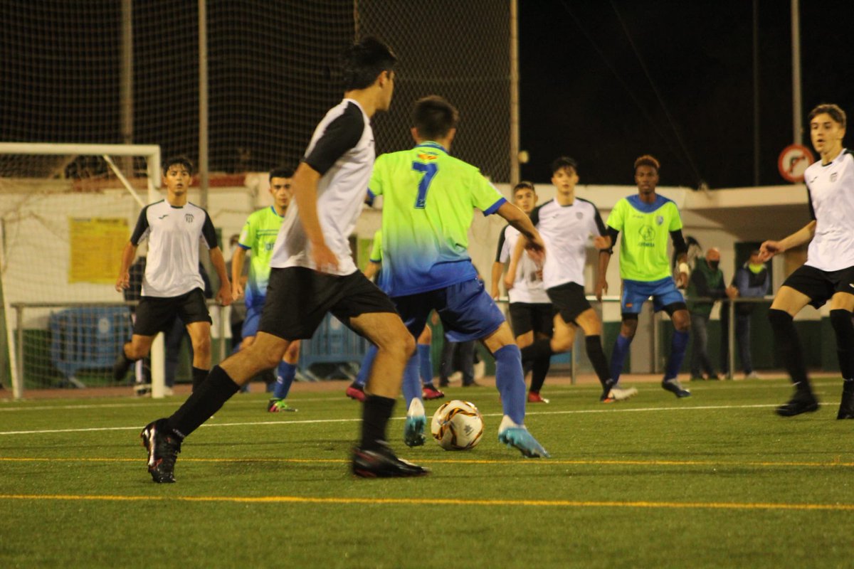 🟢🔵 JUVENIL A 🟢🔵

✅ Nuestros juveniles se han medido este fin de semana al Canet

💪🏼 Aunque el resultado final no fue favorable, se encuentran ya pensando en darlo todo en el próximo partido