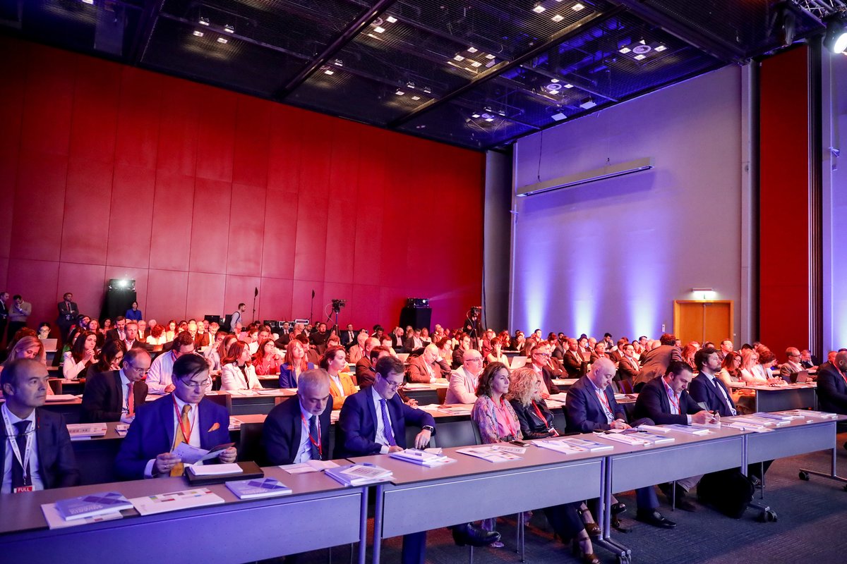 Housephere.es tweet media