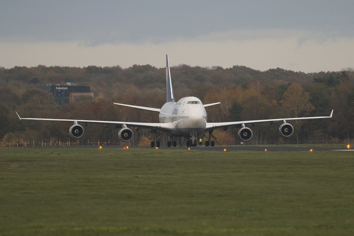 lufthansaNews's tweet image. Time to say good-bye: "Victor-Papa" left Enschede Airport yesterday afternoon. Currently she's waiting for her next flight from @Airport_FRA as LH9872 on her long final journey to MHV. Make sure to say good-bye! 👋🛫💙💛 @flightradar24 #planespotting