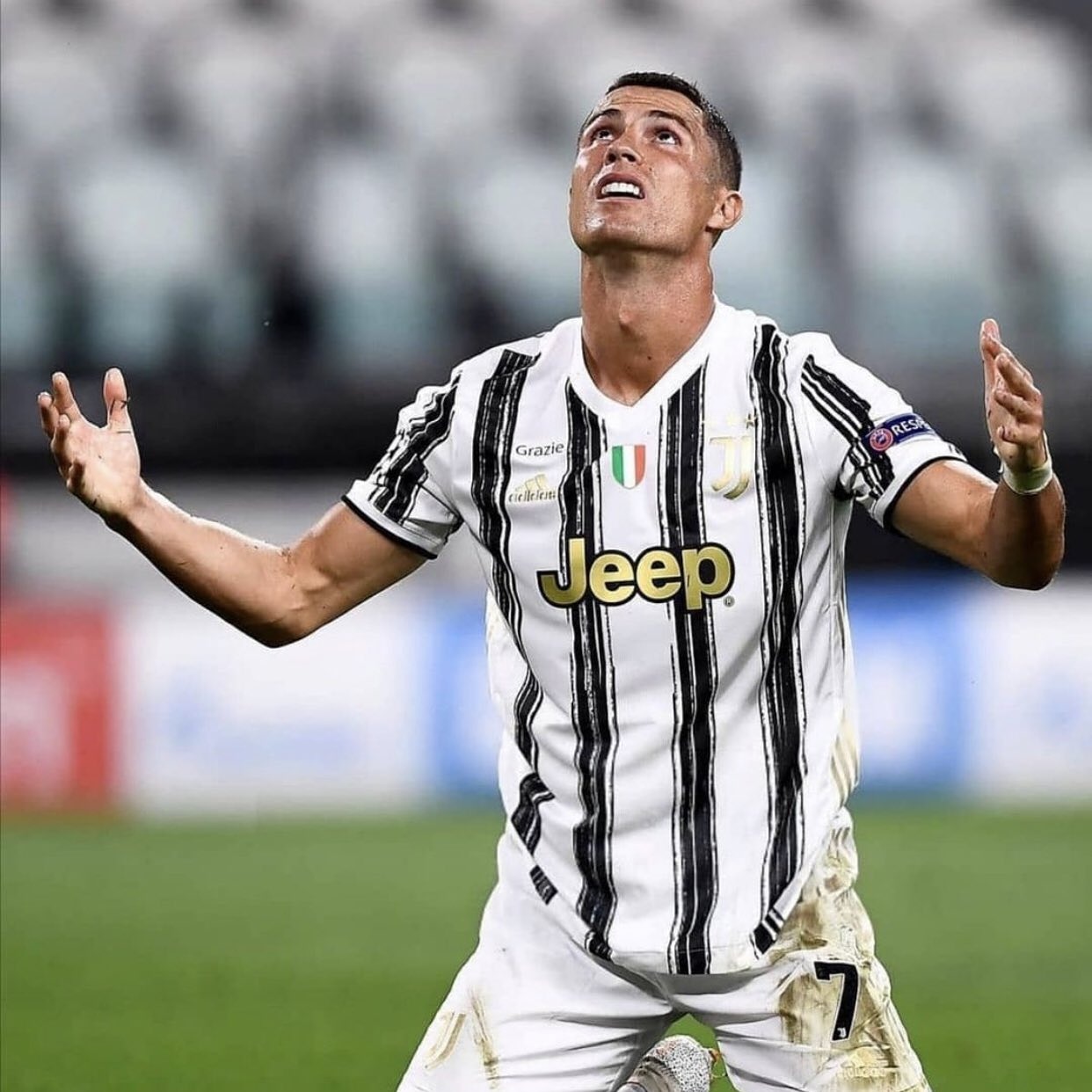 ট ইট র キアリー荒口cr7 Ryo ロナウドのこのユーベの 21シーズンのユニフォームどっちも欲しいな 誰か買って笑 これはまじで欲しい お金貯めて買うしかないかなー もっと働かないとだなー 新シーズンのユニフォームだからebidanの現場3回分の値段だろうな笑