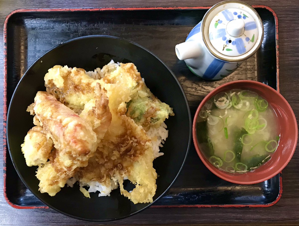 資さんうどん 公式 ただ今好評開催中 冬の海鮮祭り の中でも人気の 冬の海鮮天丼 は 大ぶりの海老 帆立 約15cmのカニカマ イカ イトヨリ かぼちゃ ピーマンの7種の天ぷらをホカホカのご飯にのせ 自家製たれをかけたボリューム満点 の 資さんうどん 公式 ただ今好評開催中 冬の海鮮祭り の中でも人気の 冬の海鮮天丼 は 大ぶりの海老 帆立 約15cmのカニカマ イカ イトヨリ かぼちゃ ピーマンの7種の天ぷらをホカホカのご飯にのせ 自家製たれをかけたボリューム満点 の