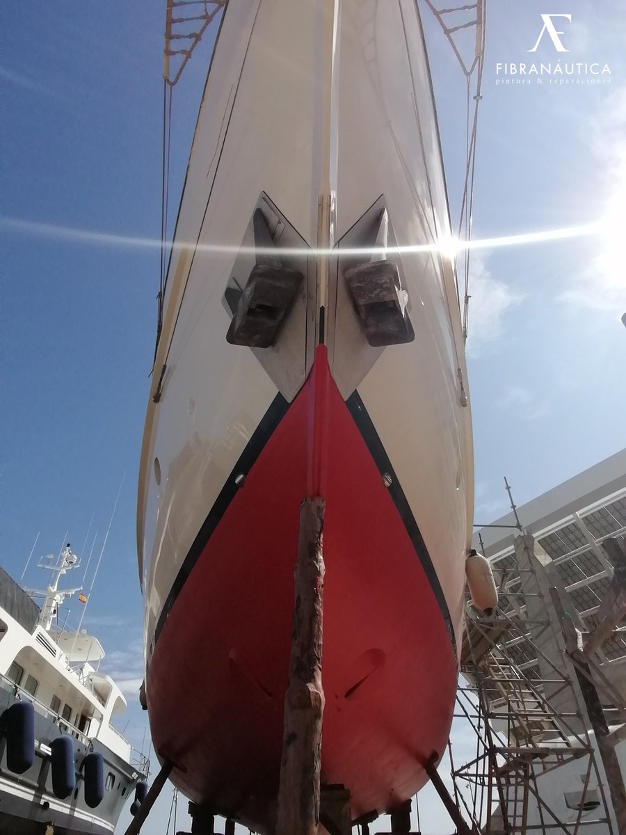 We love this image from Fibra Náutica in Barcelona who shared one of their latest antifouling jobs using International Trilux 33 as an underwater treatment on this ZACA 73 which was in need of fouling protection.

#Antifouling #Trilux #BoatPreparation #Internationalyachtpaint