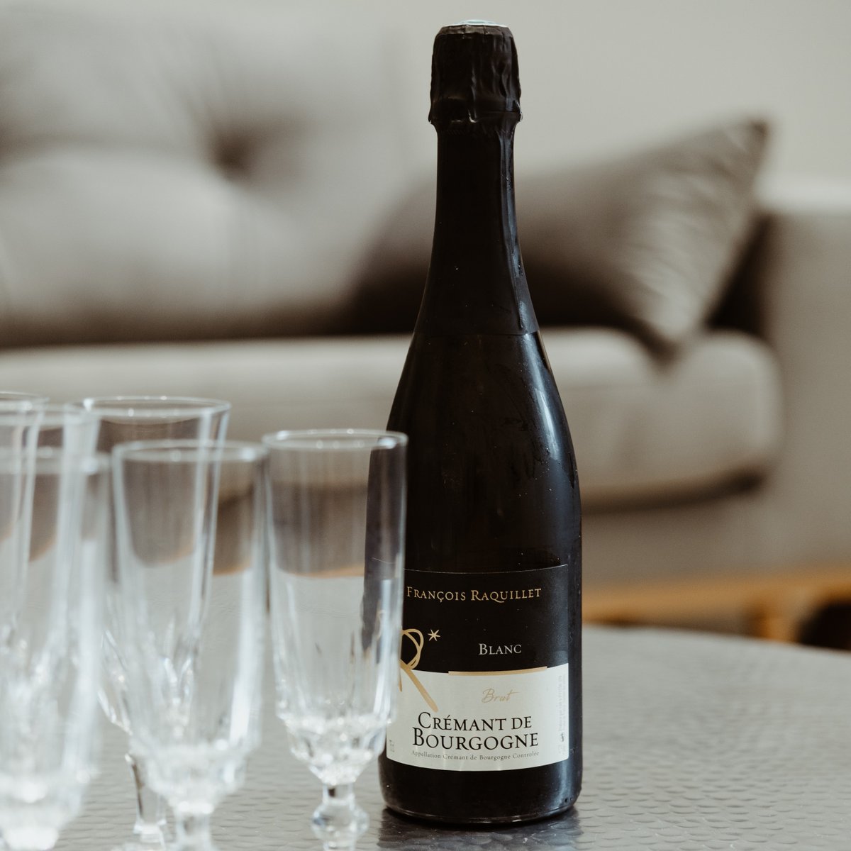 🍾 Il est de retour  !
Découvrez le Crémant de Bourgogne du Domaine Raquillet, pour toutes vos occasions spéciales.
Aussi disponible sur notre cave en ligne en click &amp; collect et livraison. Tarif : 12€
---
#DomaineRaquillet #Mercurey #VinsdeBourgogne #Crémant
