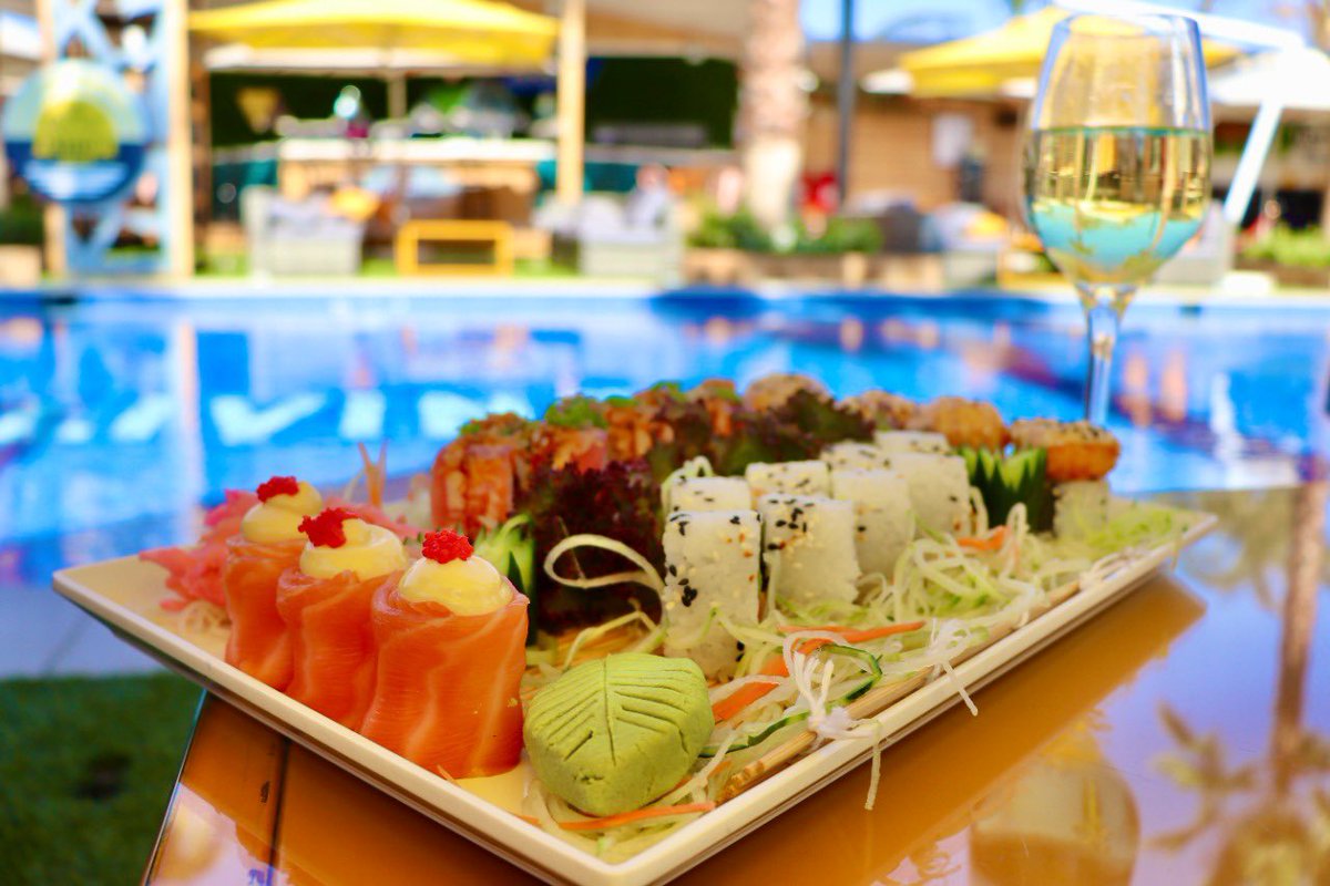 LaurasWorldza's tweet photo. Lunch is served..
My sushi feast, courtesy of Chef Ryan Pearsall.
Altitude Beach offers a wide range of both new age and traditional sushi to choose from, with an extensive wine menu to suite any taste!
#LaurasWorld
#AltitudeBeach
#laurasdineAltitude
#AltitudeSummer https://t.co/XhlisbAwyB