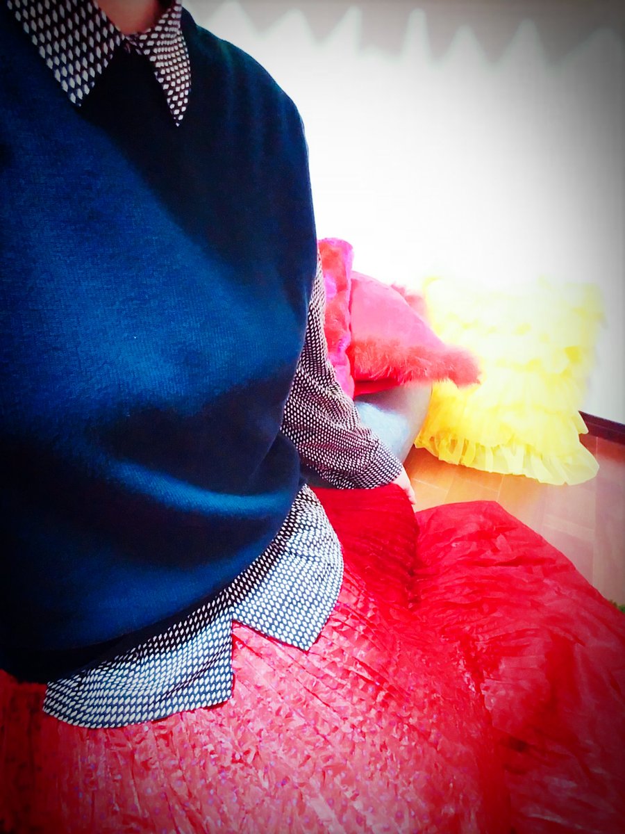 愛さん Uniqlo メンズのベストと 落ち着いた赤に 紺色の小さな水玉柄のスカート 買ってしまった Uniqloは苦手なんです 細かくサイズ分けしてんのに 合うのが無いっつーね 飽きそうだな 愛さん Uniqlo メンズのベストと 落ち着いた赤に 紺色の小さな水玉柄のスカート 買ってしまった Uniqloは苦手なんです 細かくサイズ分けしてんのに 合うのが無いっつーね 飽きそうだな