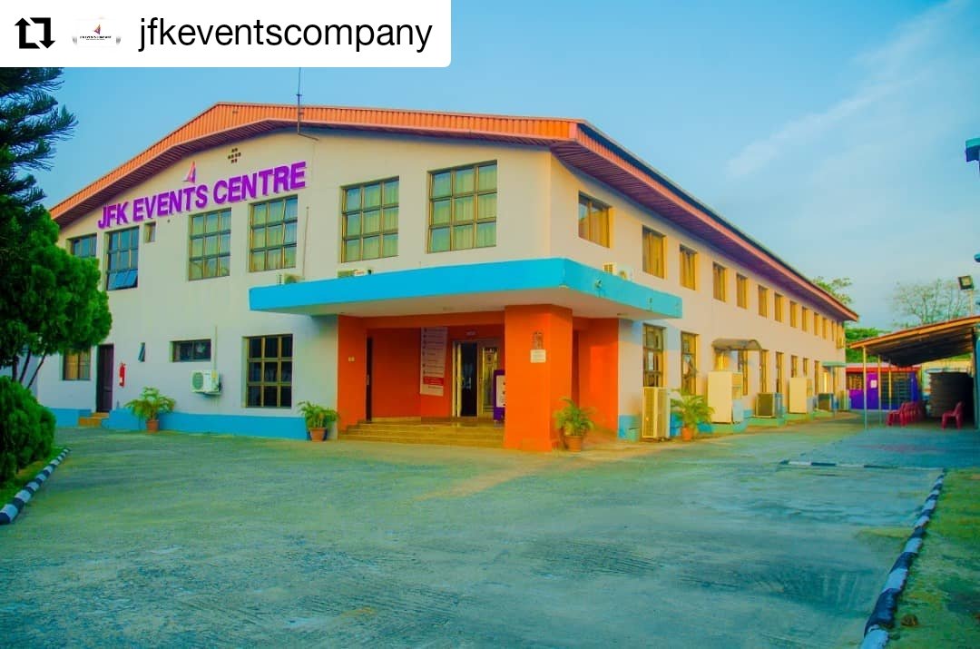 JFKEventCompany's tweet photo. WELCOME TO JFK EVENTS CENTRE
We never get tired of branding, all this for our esteem customers.
Now you can sight us even from the farthest distance.
Very Bold and Beautiful
Signage: @dccbranding
Photography: @suruzyphotography
#photography
#EventsWithJFK
#VenueinIkeja https://t.co/24JdFsLWos