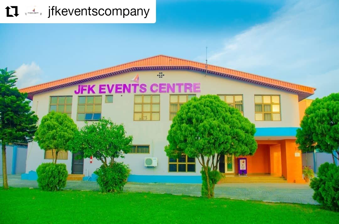 JFKEventCompany's tweet photo. WELCOME TO JFK EVENTS CENTRE
We never get tired of branding, all this for our esteem customers.
Now you can sight us even from the farthest distance.
Very Bold and Beautiful
Signage: @dccbranding
Photography: @suruzyphotography
#photography
#EventsWithJFK
#VenueinIkeja https://t.co/24JdFsLWos