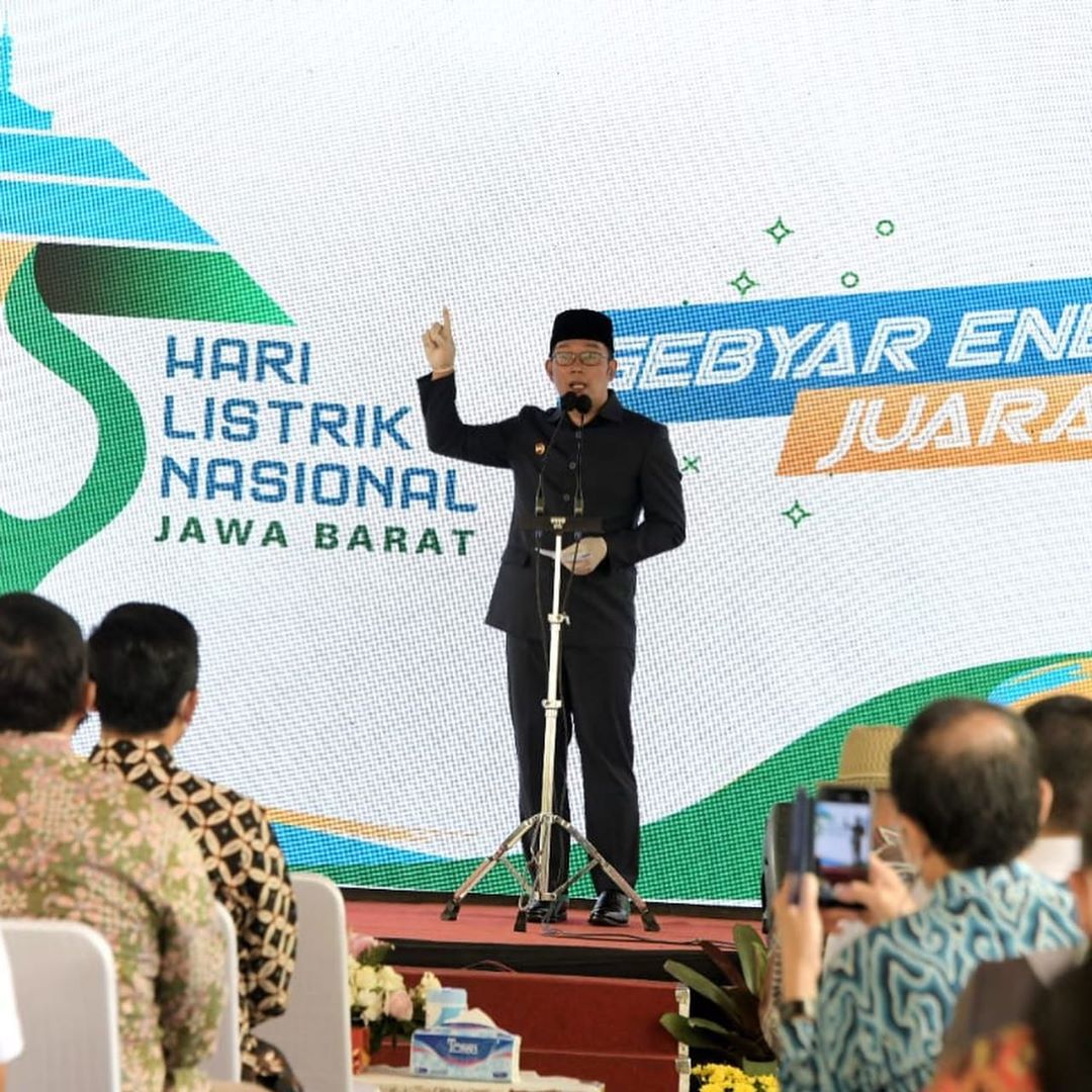 ridwankamil's tweet photo. MARI HIJRAH

Jika ada kesempatan untuk mobilitas dengan menggunakan kendaraan listrik baik mobil maupun motor untuk mengurangi polusi udara dan mengurangi biaya bulanan BBM. https://t.co/P4CF63PosH
