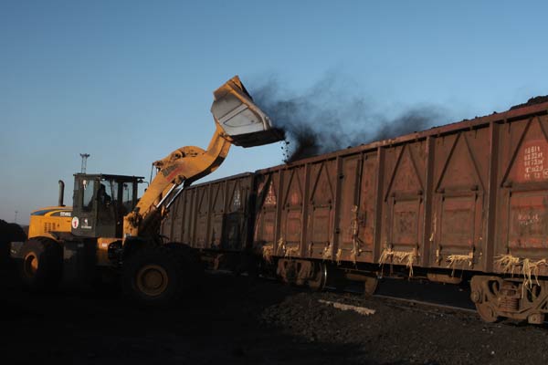 Railway ports in NE China are quickly clearing Mongolian coal at a pace of 700,000 tons a day (or a 9.4% y-o-y increase) to ensure winter heating for three NE provinces, said state railway operator. #Mongolia replaced #Australia as China’s top coking coal supplier in Sep.