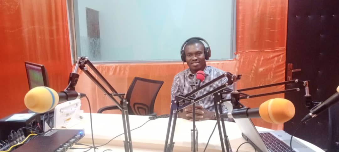CNC_OFF's tweet photo. Le Président du CNC, M. Doradio Fofana, sur les antennes de la radio SAVANNAH 103.8 FM. hier à Bouaké.

🇨🇮 Invité de l’émission “Ta voix compte” à travers le thème : Les symboles de la République dans la construction d'une paix durable en #CIV.  👇👇

https://t.co/E0tHS8YRc7 https://t.co/yn3tFymGo4