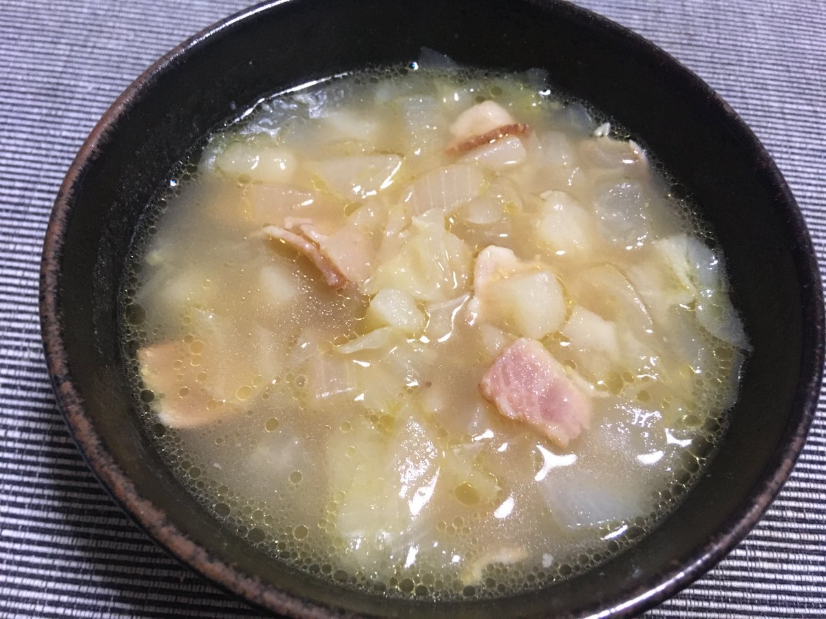 ななせなつひ No Twitter ベーコンと玉ねぎ根菜系はオリーブオイルで軽く炒め て 750cc程水を入れる 弱火で10分ほど煮たらキャベツなどの葉物を入れて固形コンソメを二個入れる 塩胡椒で味を調えたら完成 野菜の種類が多ければ多いほど美味しくなります ぜひぜひ ななせなつひ No Twitter ベーコンと玉ねぎ根菜系はオリーブオイルで軽く炒め て 750cc程水を入れる 弱火で10分ほど煮たらキャベツなどの葉物を入れて固形コンソメを二個入れる 塩胡椒で味を調えたら完成 野菜の種類が多ければ多いほど美味しくなります ぜひぜひ