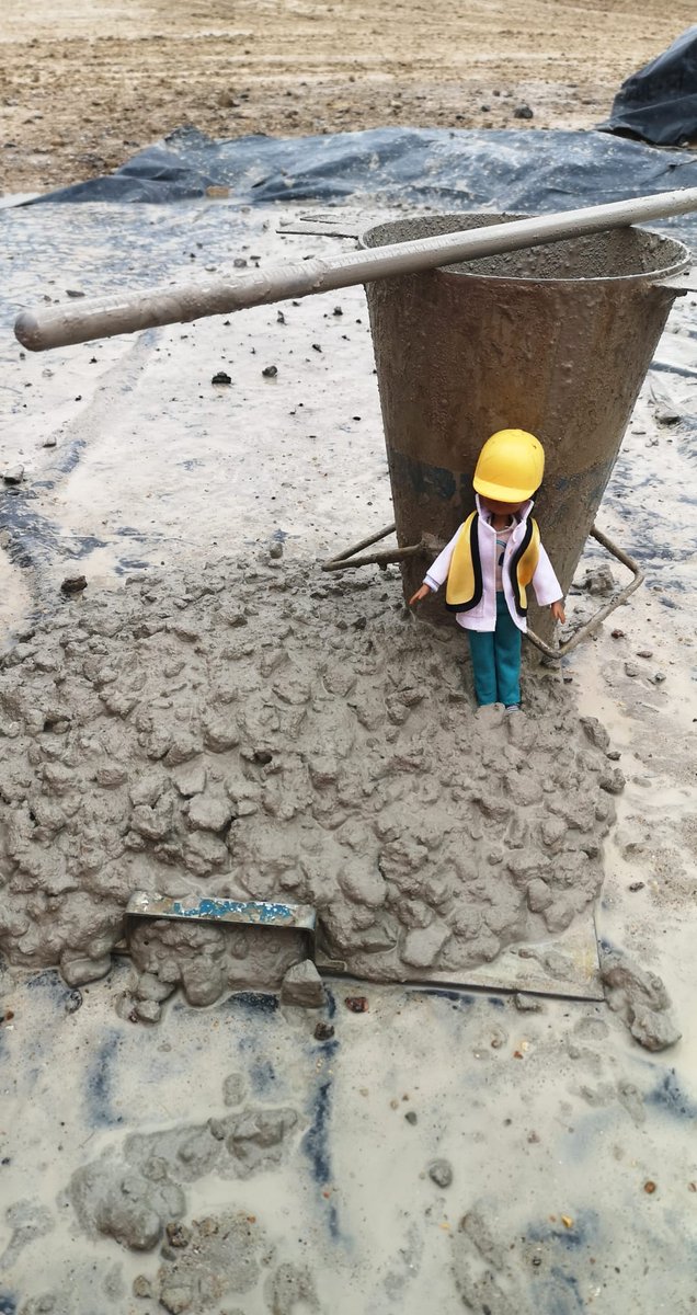 mimiology_'s tweet photo. Last week Lottie spent some time with me on a #wearemcalpine site! 

Here is Lottie discovering the material properties of concrete through a slump test! - The slump test she witnessed met the specified requirements!!

#WESLottieTour #TEWeek20 @wesecb1919 @wes1919 @WeAreMcAlpine https://t.co/duOzKgNz4p