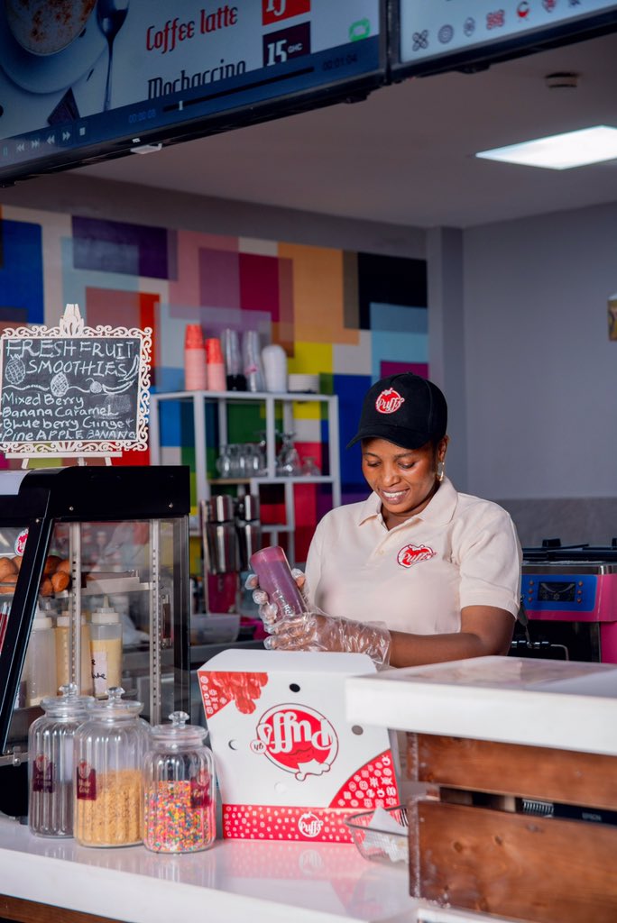 GhPuffs's tweet image. Today we’re crushing 😍 on our very own Muna aka “Bronzy” 😜😜 . Always full of smiles and laughter .... there’s never a dull moment with her around. Make sure to pass by.... we dey for you!!! #bofrot #wcw #accra #dansoman