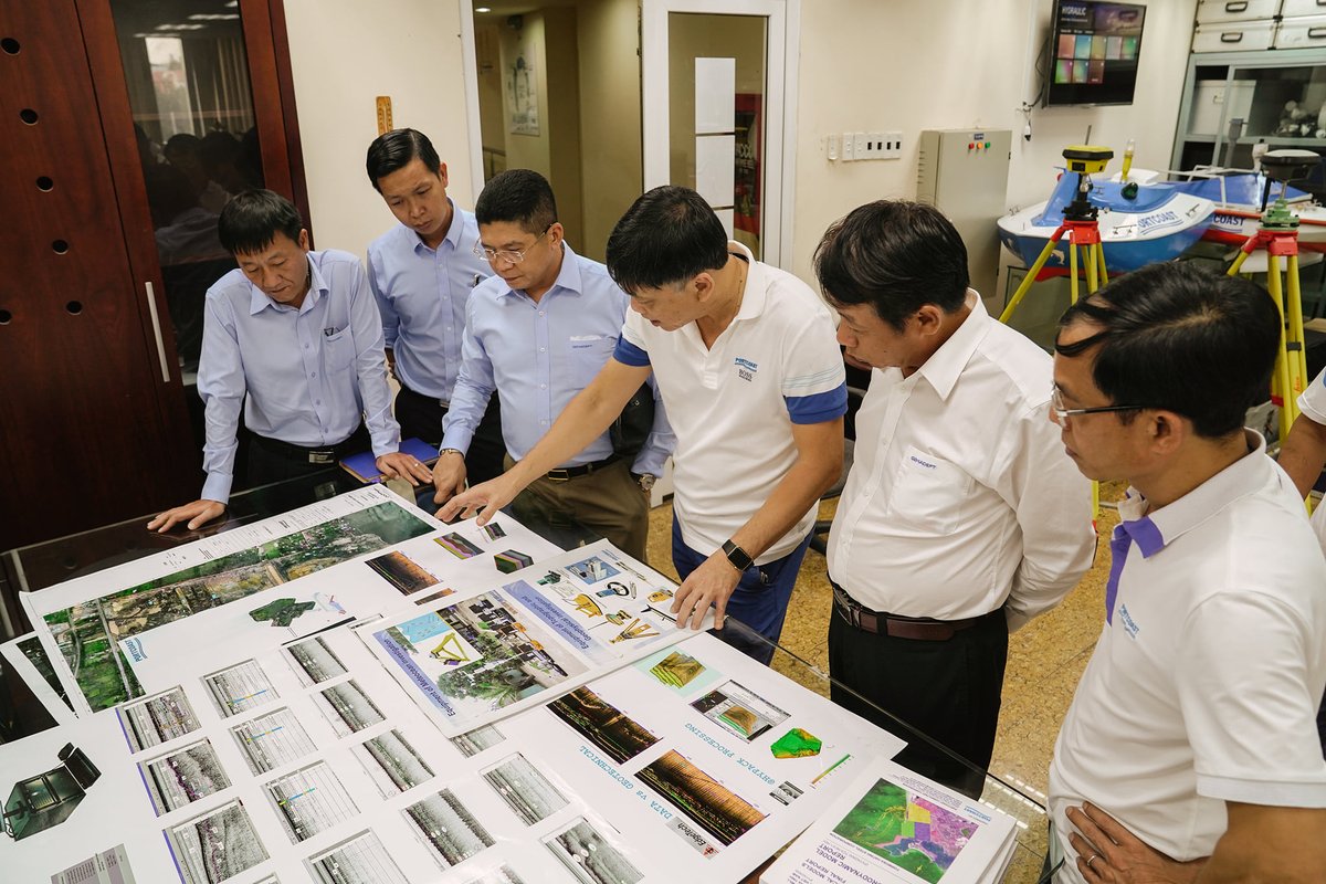 portcoast's tweet photo. The members of board of Director from Gemadept Corporation visited Portcoast’s office and experienced the innovative technology of BIM, 3D Laser Scan and Scan-to-BIM.
#portcoast #gemadept https://t.co/M8uJxUi2mG