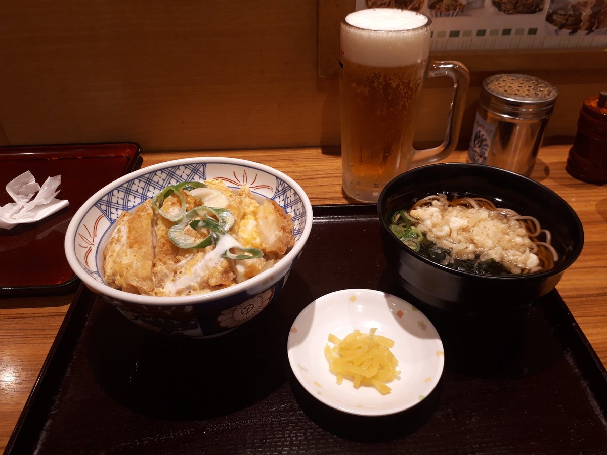 Ssss Sasayan 映画ドラえもんシリーズ見てると 毎回ジャイアンが カツ丼大盛り食っててうまそうで仕方がない Ssss Sasayan 映画ドラえもんシリーズ見てると 毎回ジャイアンが カツ丼大盛り食っててうまそうで仕方がない