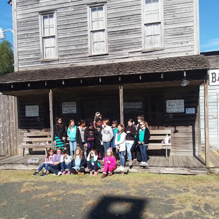 SpindletopGC's tweet photo. On November 14th, we are hosting a Girl's Scouts Day and a Blacksmith Tool Making Class!
Check out our event pages on Facebook for more details on how to register! #spindletop #gladyscity #girlscouts #girlscoutday #blacksmith #blacksmithclass https://t.co/8HiV2QnVVL
