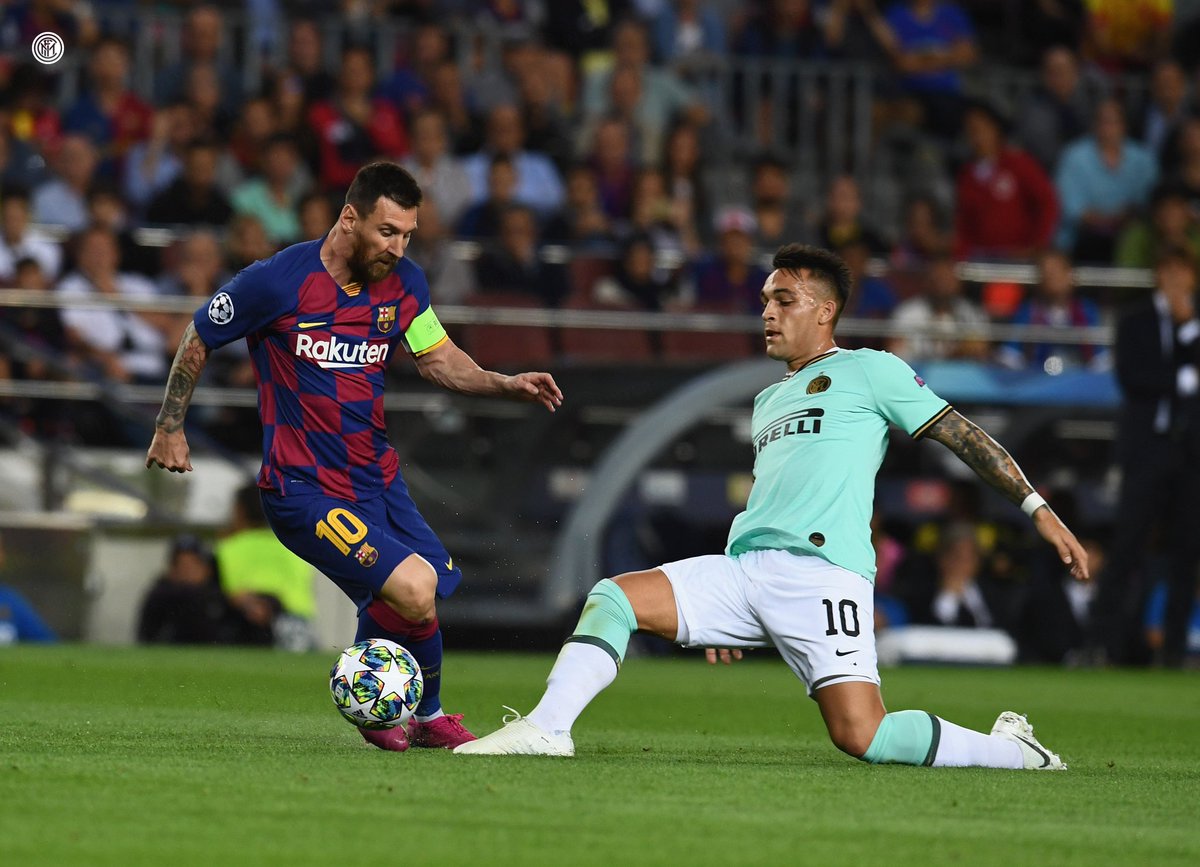 Inter_es's tweet photo. 💡 | ¿SABÍAS QUE...?

Lautaro Martínez (nacido en el 97) es el único jugador nacido después del 1/1/1996 que ha marcado en @LigadeCampeones contra el @FCBarcelona y contra el @realmadrid. https://t.co/A6jbuSZOAj
